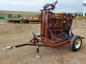 HiQual-hydralic-calf-chute-on-trailer